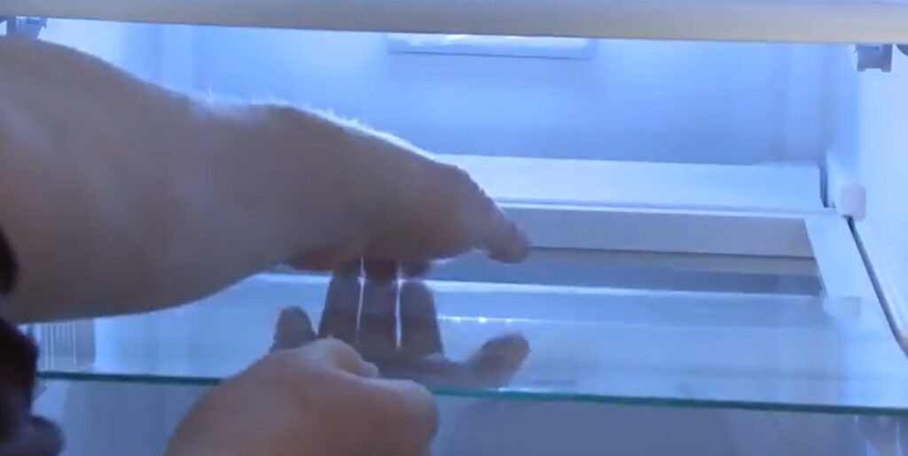 Clear glass from the support of the whirlpool shelf