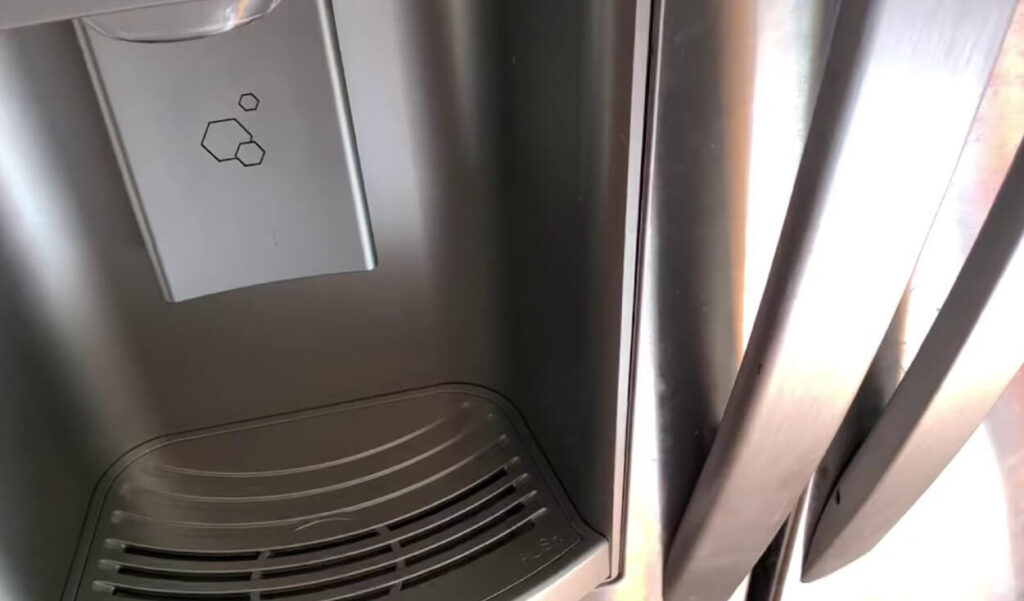 How Do I Remove the Drip Tray From My LG Refrigerator