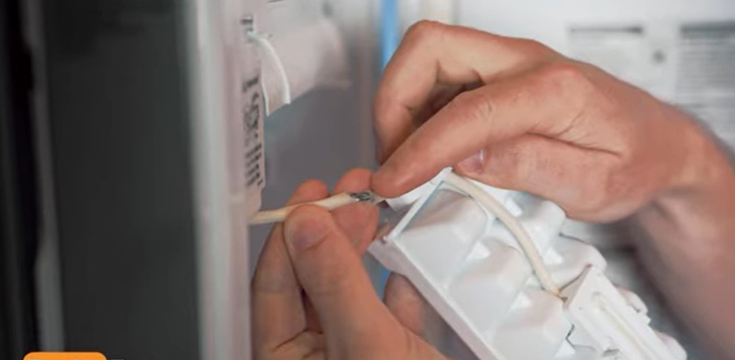 How To Remove Ice Tray From LG Refrigerator? Expert Tips